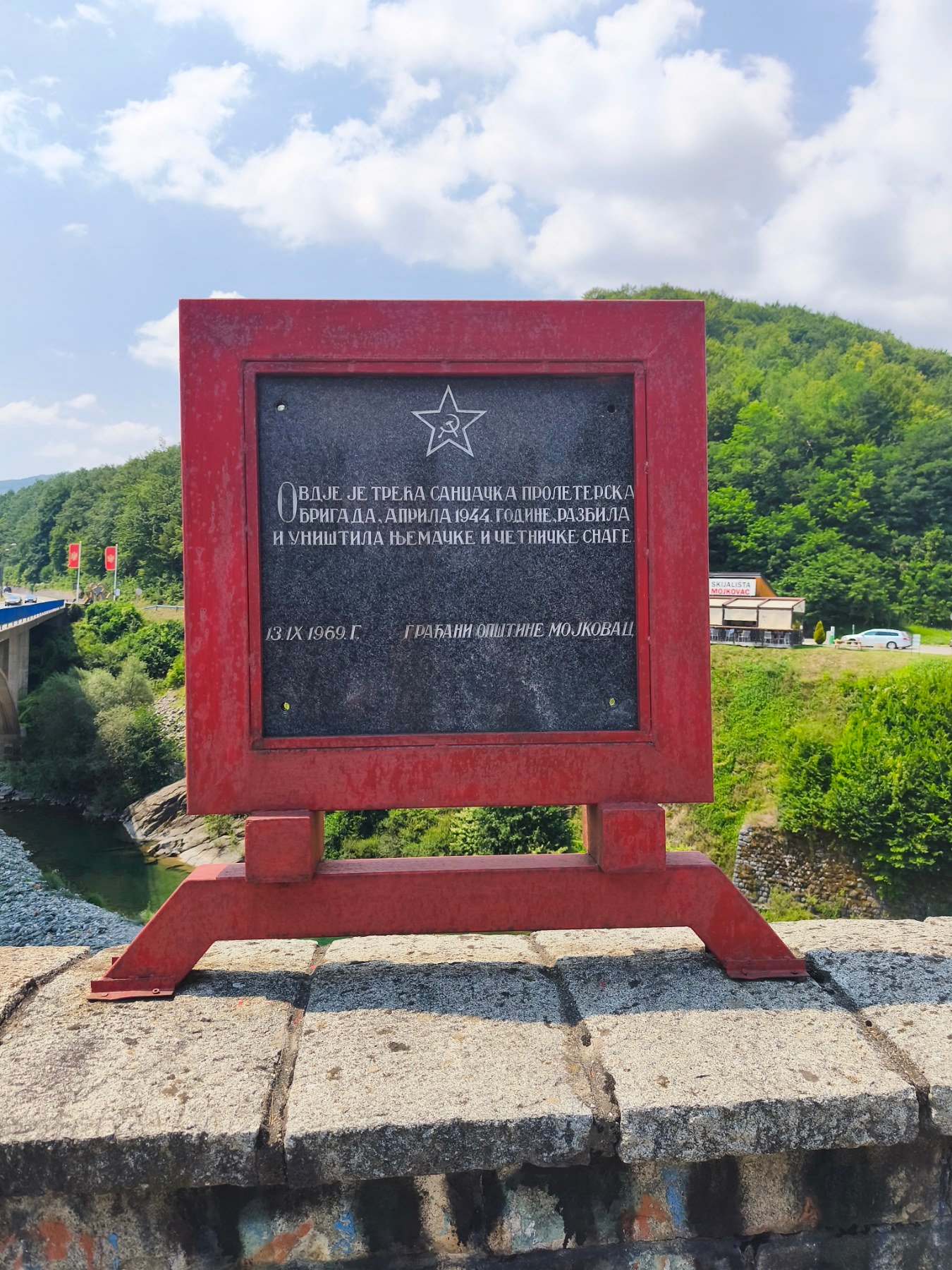 Spomen ploča u Mojkovcu